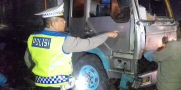 Warung Ditabrak Truk, Pemilik Tewas