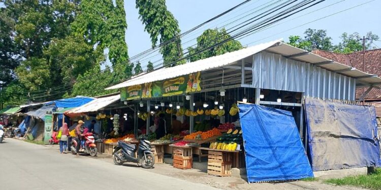 PKL Liar di Depan PG Tersana Baru Dikeluhkan Warga