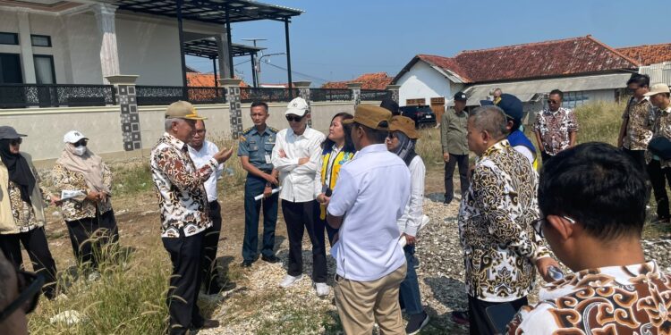 BOPPUJ Tinjau Ambulu, Giant Sea Wall Kembali Mengemuka