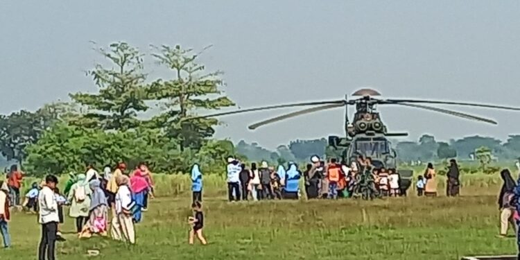 Warga Majalengka Berbondong Bondong Saksikan Latihan Reksa Siaga yang Ditampilkan TNI AU 