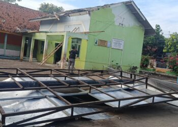 Badai Terjang Desa Beringin, Atap Sekolah hingga Fasilitas Umum Rusak