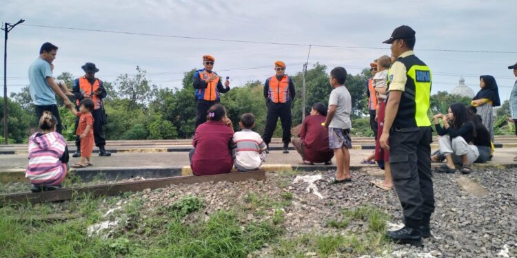 Zona steril, Jalur Rel Kereta Api Bukan Tempat Pembuangan dan Pembakaran Sampah 