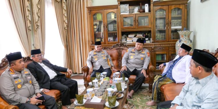 Wakapolda Jabar Sambangi Ponpes Khas Kempek, Perkuat Sinergi Polri dan Ulama