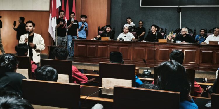 Mahasiswa Kepung DPRD, Desak Audit MBG dan KDMP