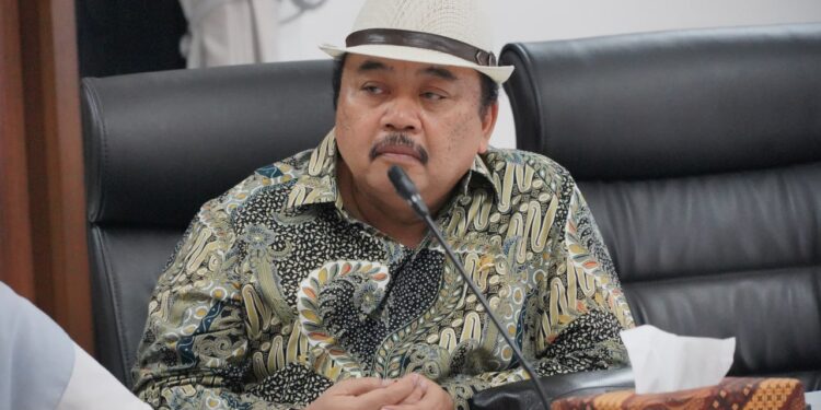 Ateng Sutisna Anggota DPR Asal Majalengka, Minta BPH Migas Tertibkan Mobil Mewah Pengguna Pertalite 