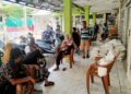 Ratusan Warga Nonpenerima Datangi Lokasi Penyaluran Beras Bantuan