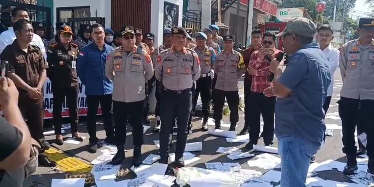 Abidin Desak Kejari Usut Tunjangan DPRD