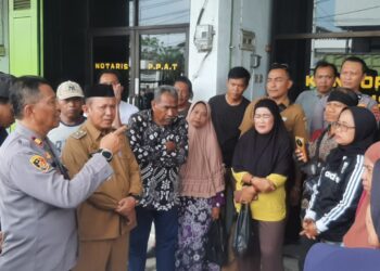 Warga Tagih Kepastian Sertifikat, Datangi Kantor Notaris