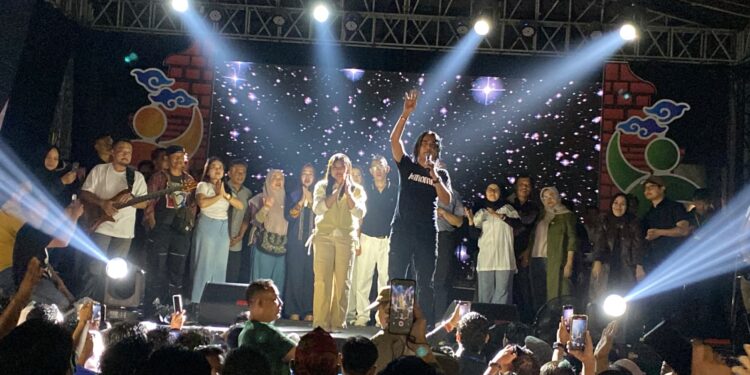 Charly Van Houten Hidupkan Suasana Puncak Hari Jadi Cirebon 