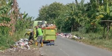 Sampah Liar Menggunung, Warga Desak Pemkab Cirebon Tindak Tegas Pelaku