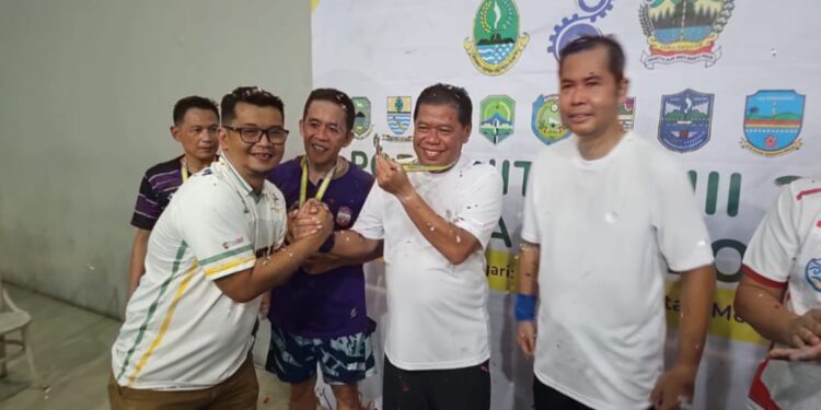 Pasangan Eman – Arif, Sukses Raih Emas di Cabang Bulu Tangkis Pada Ajang Porsenitas 2026