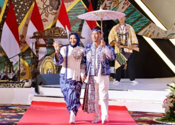 Wali Kota dan Istri Tampil dalam Fashion Show PKJB Bandung, Raih Juara Terunik 