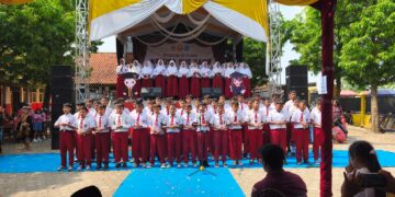 Perpisahan SDN 1 Pabedilan Kulon Digelar Mandiri, Orang Tua Tampilkan Potensi Siswa Lewat “Nekusa Due Gawe”