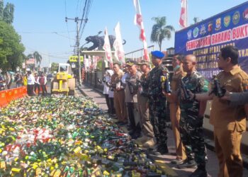 Polresta Cirebon Musnahkan Ribuan Miras dan Knalpot Brong
