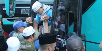 Tangis Haru Sambut Kepulangan 244 Jemaah Haji Kuningan
