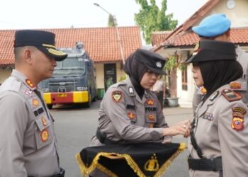Kapolres Cirebon Kota Pimpinan Sertijab Kasat Binmas dan Kenaikan Pangkat Pengabdian 