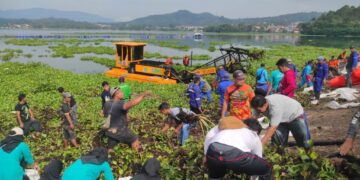 Demi Selamatkan Waduk Darma, KTH Silihwangi Kerahkan Puluhan Anggota dan Armada