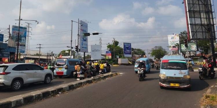 Ngantre Lampu Merah Lama? Ini Penjelasan Dishub Kota Cirebon 