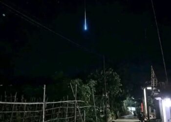 Bola Api Lintasi Langit Jawa, Dentuman Gegarkan Cirebon