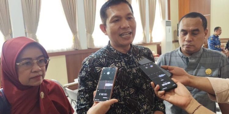 DPRD Kota Cirebon Warning Kepala SMP Jangan Gegabah dalam Hal Pungutan