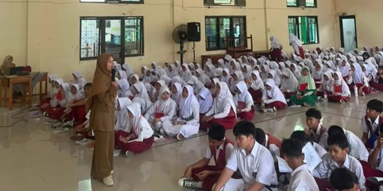 Kepala SMPN 6 Kota Cirebon Jelaskan Biaya Seragam Tidak Masuk Anggaran BOS
