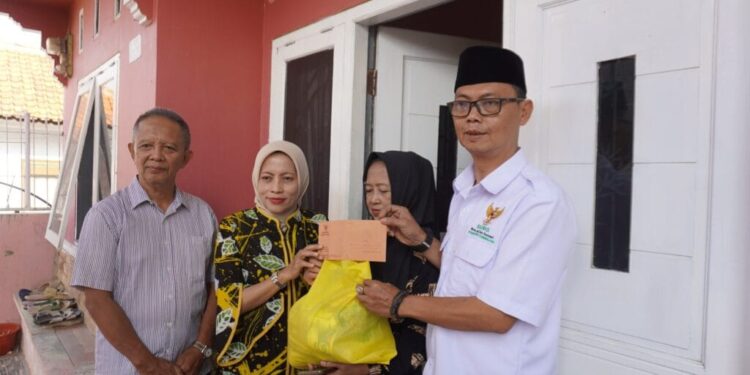 LKKS dan BAZNAS Kuningan Sambangi Warga, Salurkan Bantuan untuk Kaum Rentan