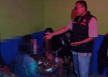 Razia Warem, Polsek Kandanghaur Dapati Wanita Malam dan Pria Hidung Belang dan Puluhan Miras Disita