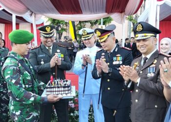 HUT Bhayangkara ke-80, Dandim 0614/Kota Cirebon Beri Kejutan untuk Kapolres Cirebon Kota
