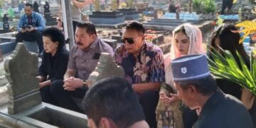 Jaksa Agung ST Burhanuddin Pulang Kampung, Ziarah ke Makam Orang Tua di Talaga Wetan 