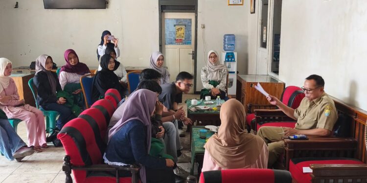 Mahasiswa KKN UIN SSC Cirebon Fokus Perkuat Literasi dan UMKM Digital di Desa Kalimekar