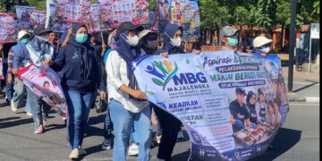 Warga Geruduk DPRD dan Pendopo Majalengka, Mereka Mendesak Program MBG Dilanjutkan