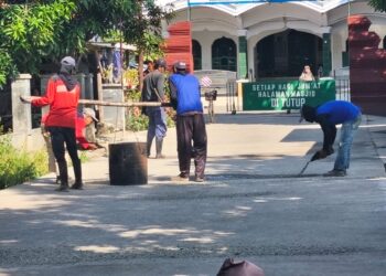 Warga Gebang Udik Swadaya Perbaiki Akses Masjid Bersejarah Baitul Ghofur