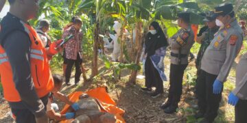 Mayat Pria Tanpa Identitas Ditemukan Mengambang di Sungai Cimanuk, Evakuasi Terkendala Medan Curam