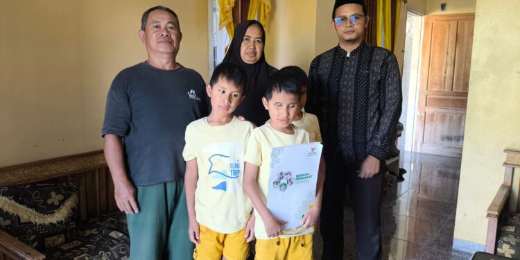 Baznas Bantu Keluarga Kembar Tiga Tuna Netra, Harapan Baru di Tengah Perjuangan