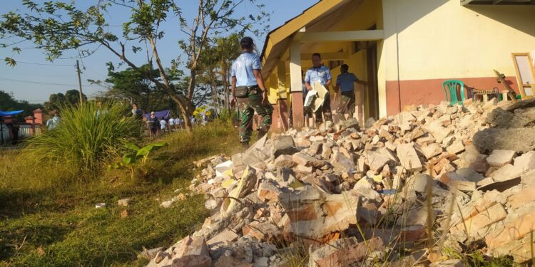 Lanud Sugiri Sukani Kirim Pasukan Setiap Hari Bantu Pembangunan SDN 2 Gandawesi