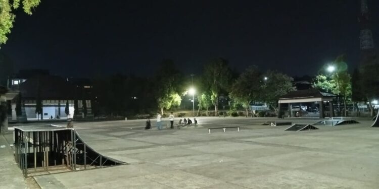 Pandapa Paramarta Kini Lebih Terang, Aktivitas Malam Warga Makin Hidup