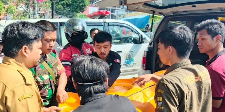 Saksi Mata Ungkap Detik-Detik Truk Hantam Warung di Gronggong