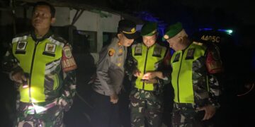Petugas Gabungan Polsek Jatitujuh, Koramil dan Satpol PP Gerebek Rumah Kosong yang Diduga Jadi Tempat Mesum