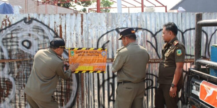 Belum Berizin, Proyek Bangunan Bundaran Cijoho Disegel