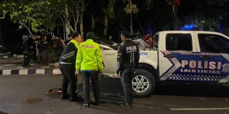 Nmax Tabrak Truk di Siliwangi, Pengendara Luka Berat