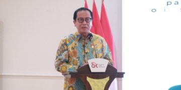 Kepala Eksekutif Pengawas Perbankan OJK Berikan Pengarahan Kepada Pimpinan Perbankan Cirebon Raya
