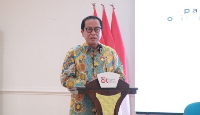 Kepala Eksekutif Pengawas Perbankan OJK Berikan Pengarahan Kepada Pimpinan Perbankan Cirebon Raya