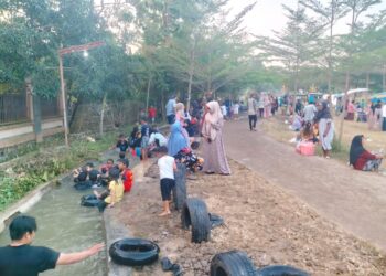 Libur Sekolah, Saluran Irigasi Desa Kliwed Mendadak Jadi Destinasi Wisata
