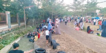 Libur Sekolah, Saluran Irigasi Desa Kliwed Mendadak Jadi Destinasi Wisata